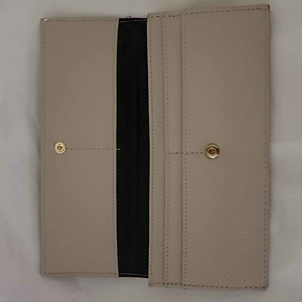 Bandolino Wallet - Picture 2 of 8